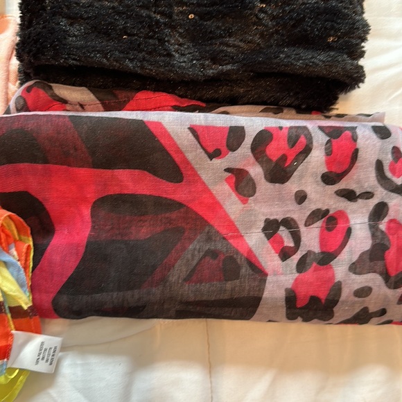 16 asst scarfs - Picture 13 of 16